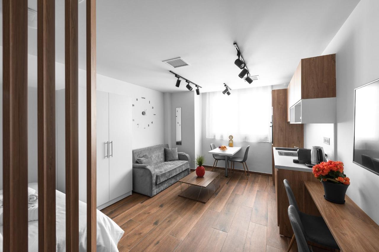Ultima, Nilie Hospitality Mgmt