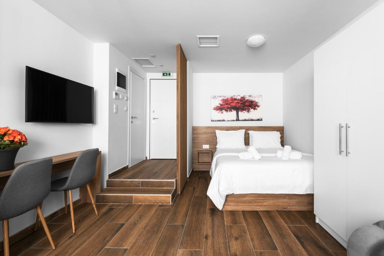 Ultima, Nilie Hospitality Mgmt