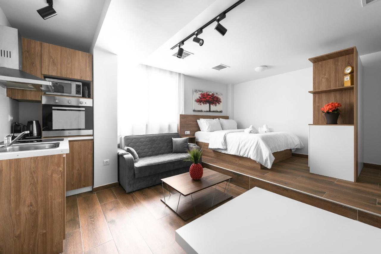 Ultima, Nilie Hospitality Mgmt