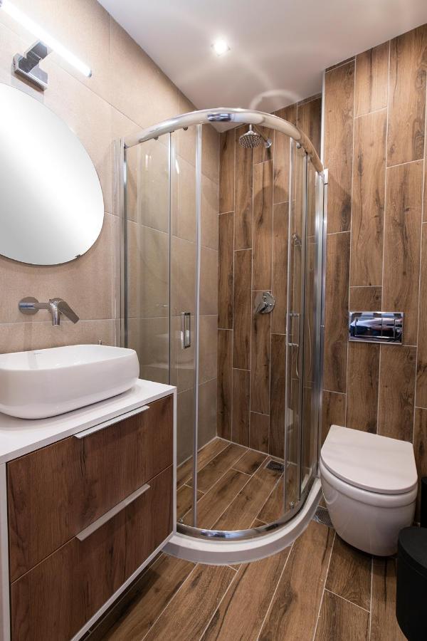 J Villara's Luxury