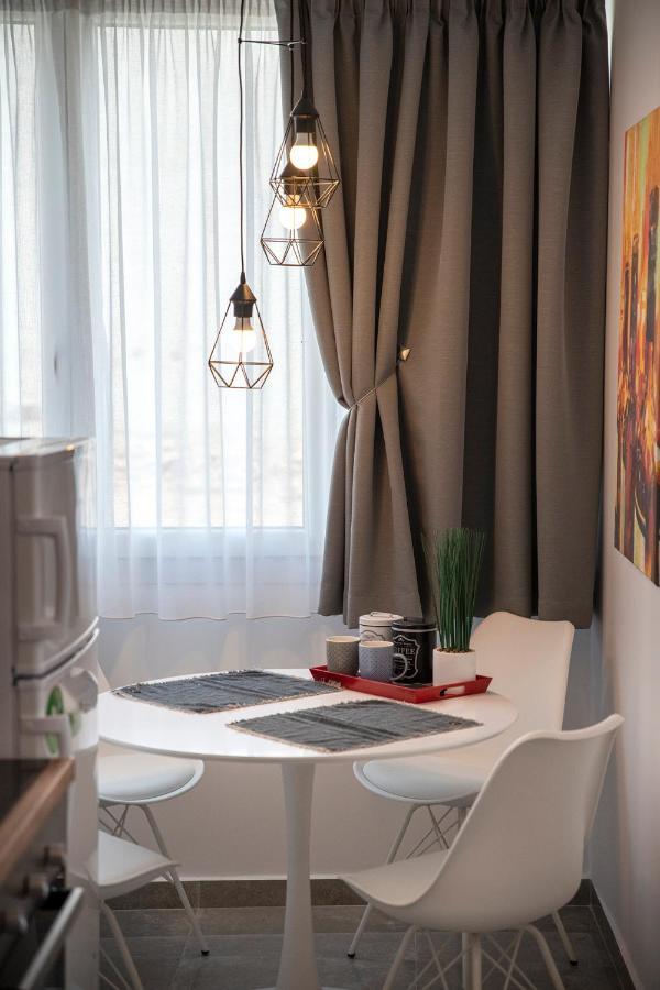 J Villara's Luxury Apartment *