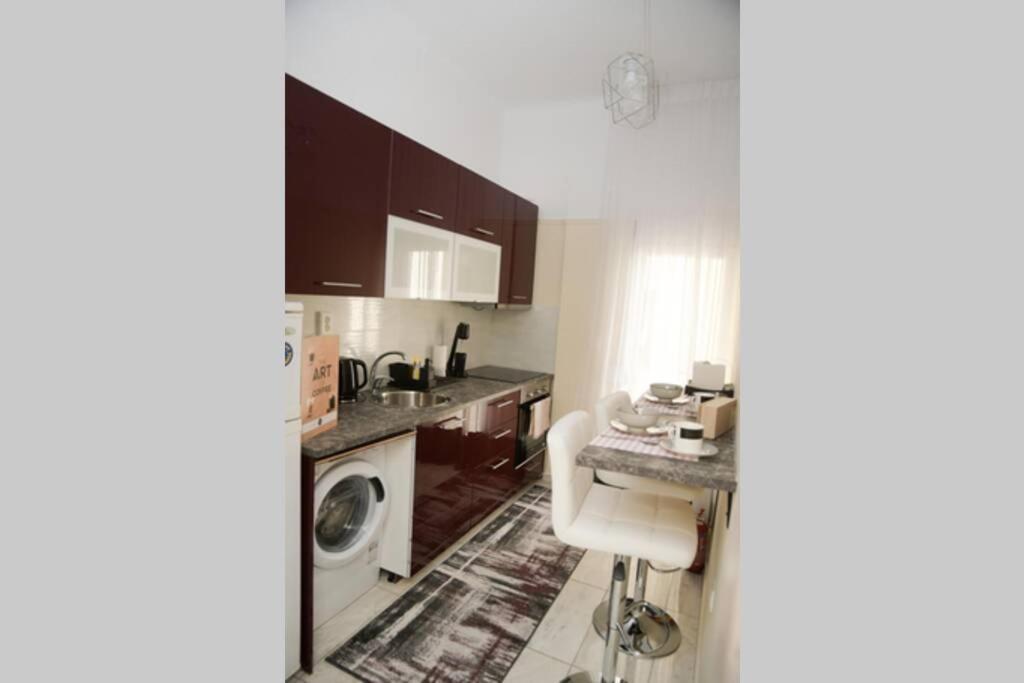 Strata Deluxe Apt.