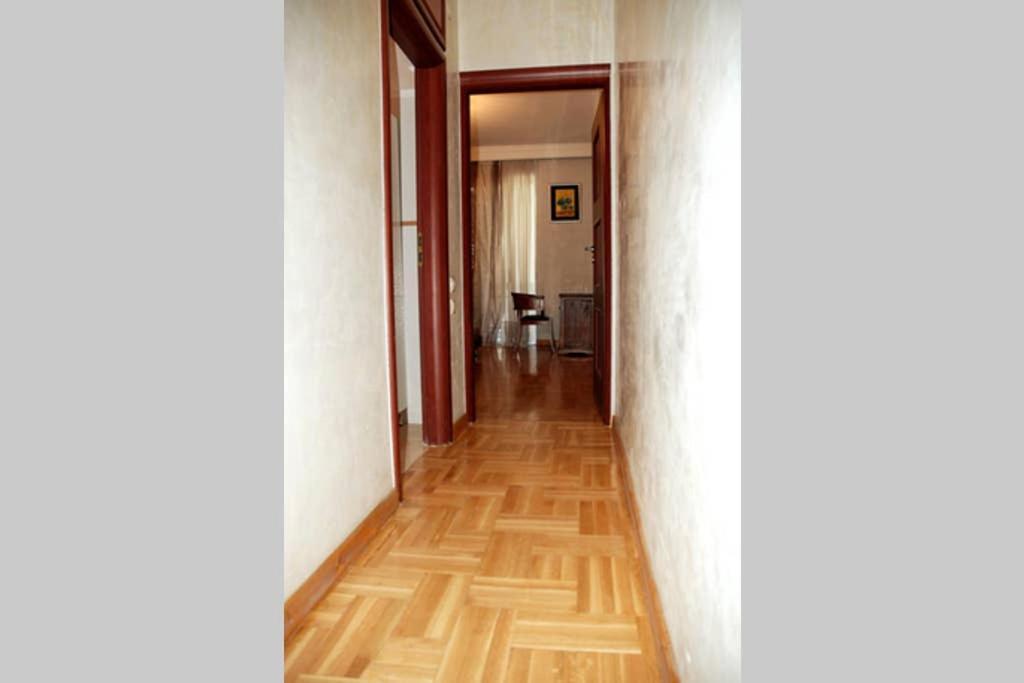 Elegant Luminous Downtown Apartment *