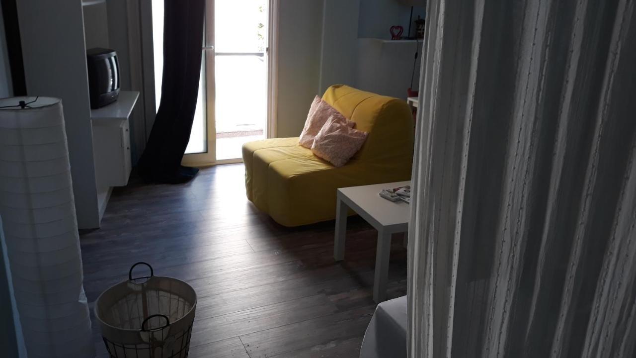 Romantically Allured Next To The Center Appartement