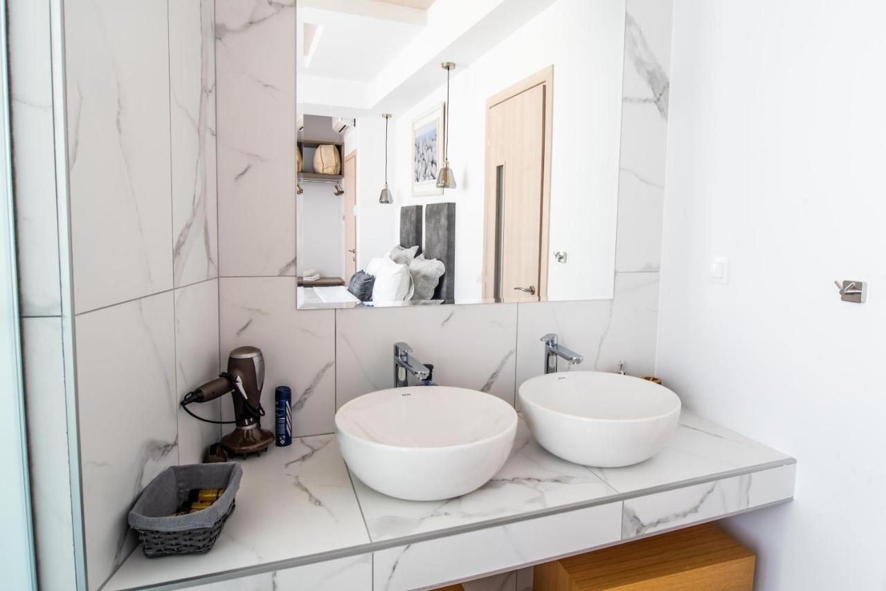 Riviera View Suites 1