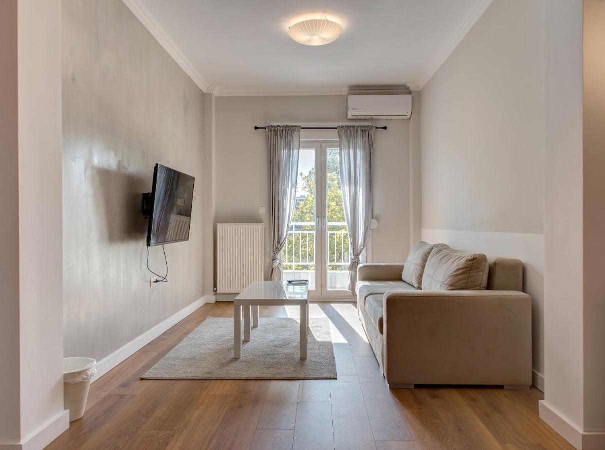 Modern Style Near The Train Station Apartment *