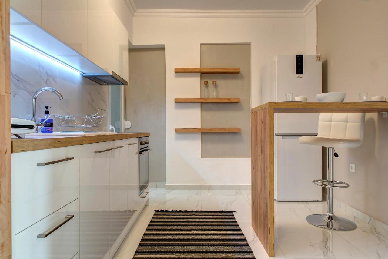 Modern Style Near The Train Station Apartment *