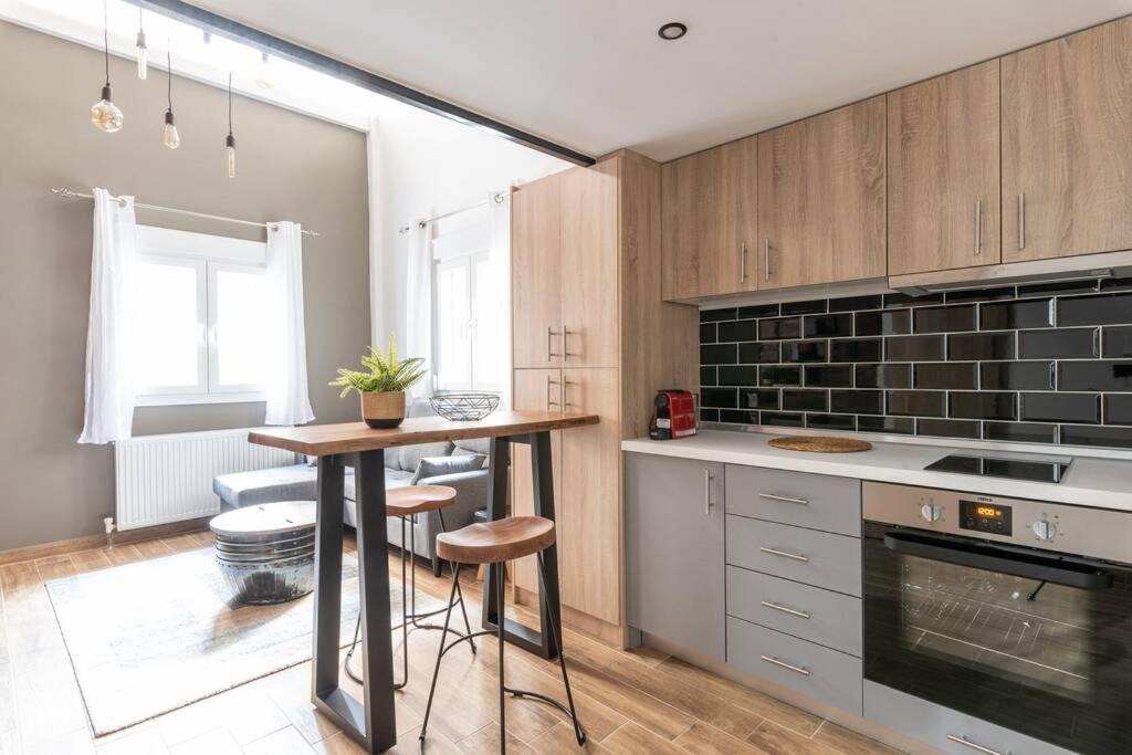 Industrial Loft Near Seaside W 200mbps Apartment
