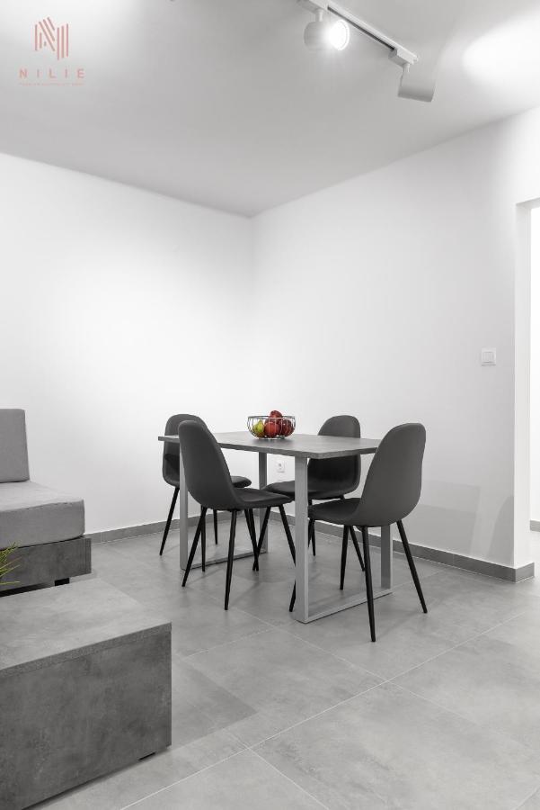 Consul, Nilie Hospitality Mgmt