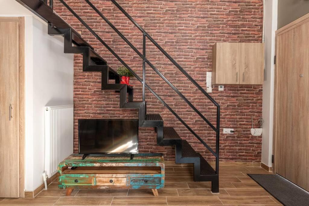 Industrial Loft Near Seaside W 200mbps Apartment