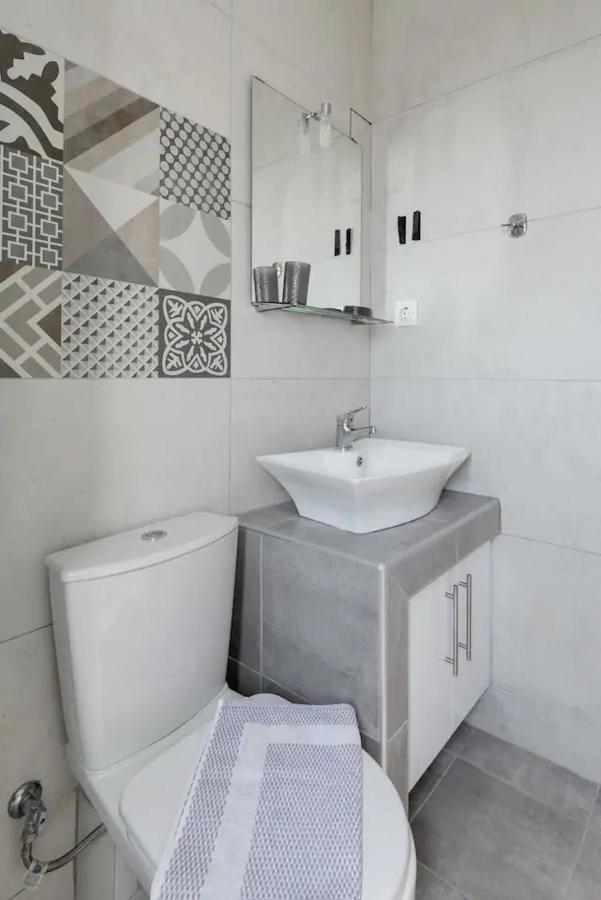 Caravanserai Studio 2 *