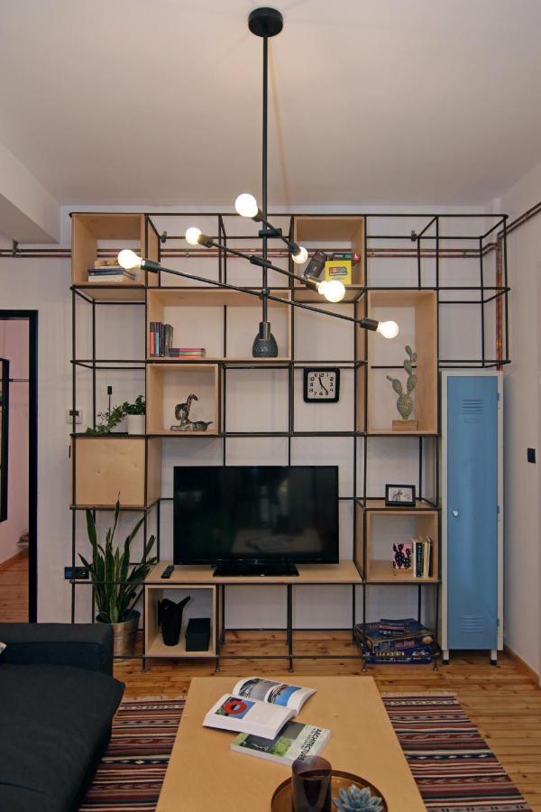 Kostas' Downtown Industrial Loft *