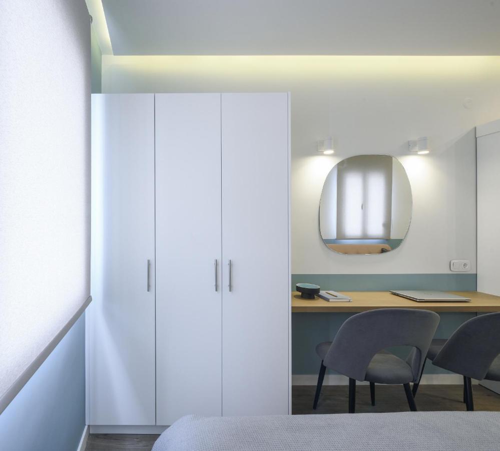 τhe Half Root In The Heart Of Center Apartment *