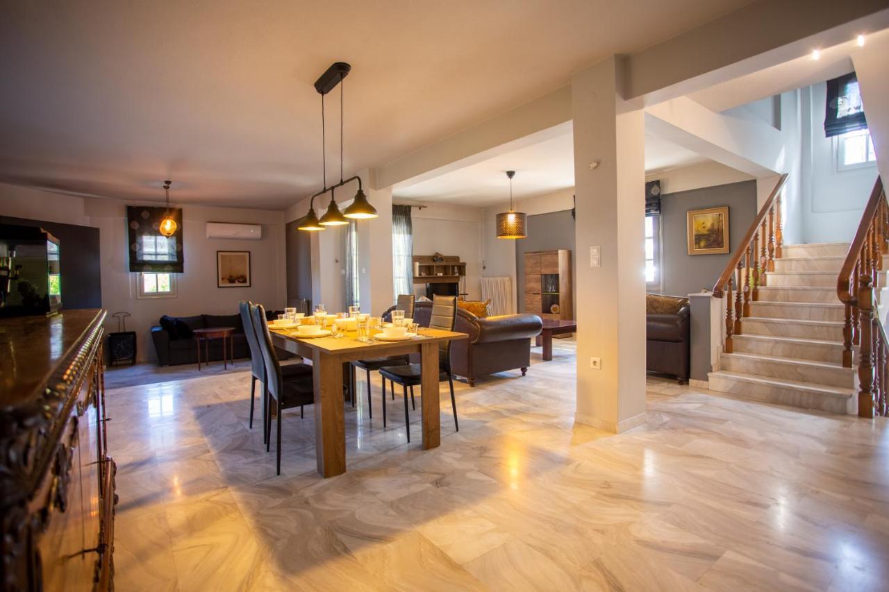 Villa τraditional Fully Detached On A Luxurious Hillock Of With Its Own Garden Also For Family & Wedding Gatherings For 10 To 25 People Only 15 Minutes From Airport Selanik