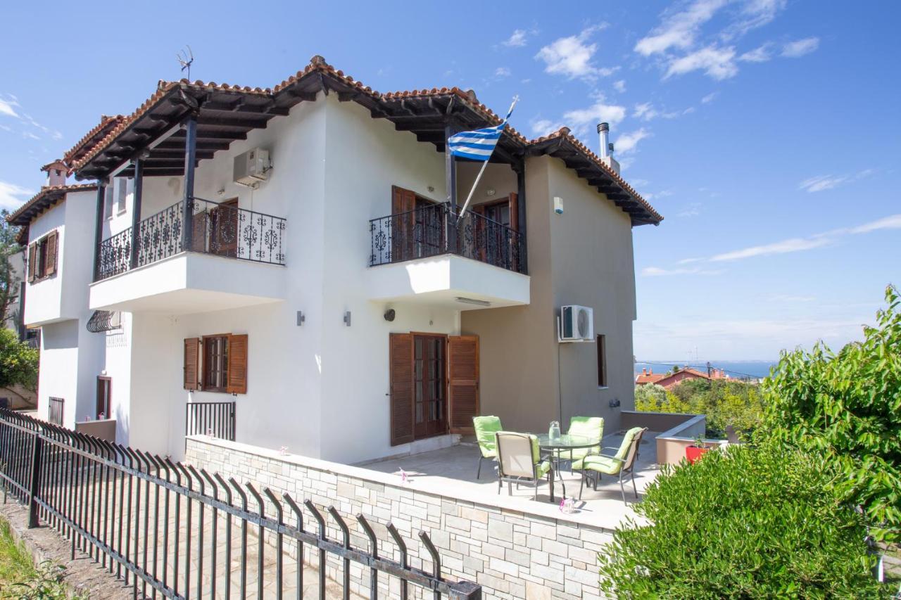 τraditional Fully Detached On A Luxurious Hillock Of With Its Own Garden Also For Family & Wedding Gatherings For 10 To 25 People Only 15 Minutes From Airport Villa