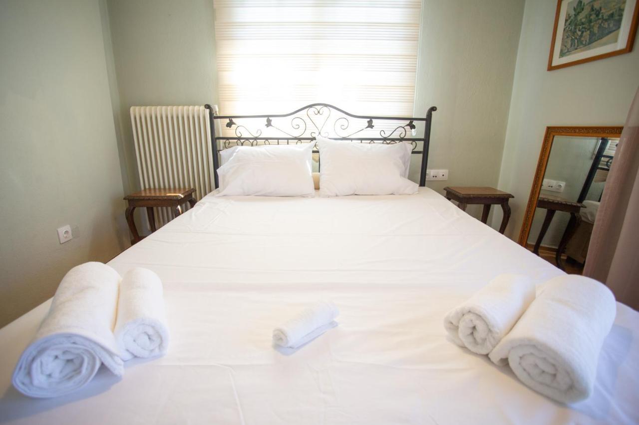 Villa τraditional Fully Detached On A Luxurious Hillock Of With Its Own Garden Also For Family & Wedding Gatherings For 10 To 25 People Only 15 Minutes From Airport