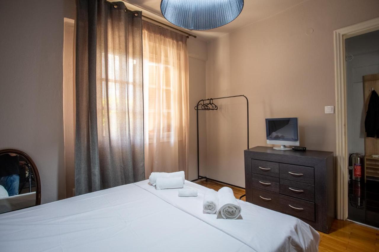 τraditional Fully Detached On A Luxurious Hillock Of With Its Own Garden Also For Family & Wedding Gatherings For 10 To 25 People Only 15 Minutes From Airport Selanik