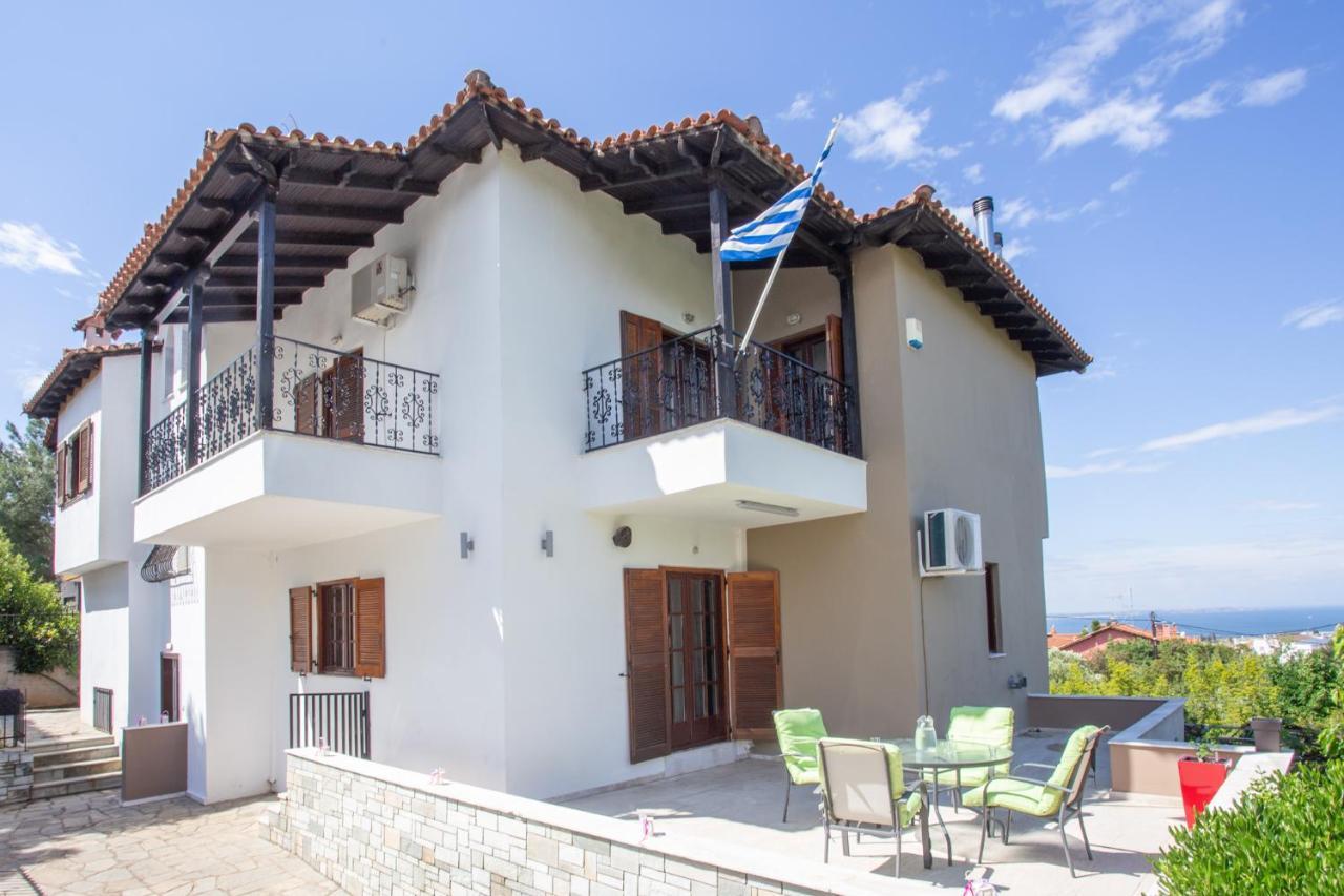 Villa τraditional Fully Detached On A Luxurious Hillock Of With Its Own Garden Also For Family & Wedding Gatherings For 10 To 25 People Only 15 Minutes From Airport
