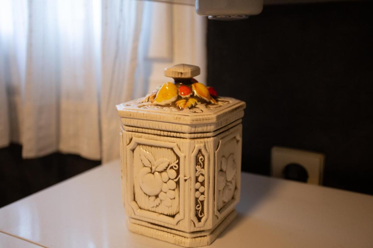 Traditional With Garden, Also For Gatherings ,15 Minutes From Airport Apartment *