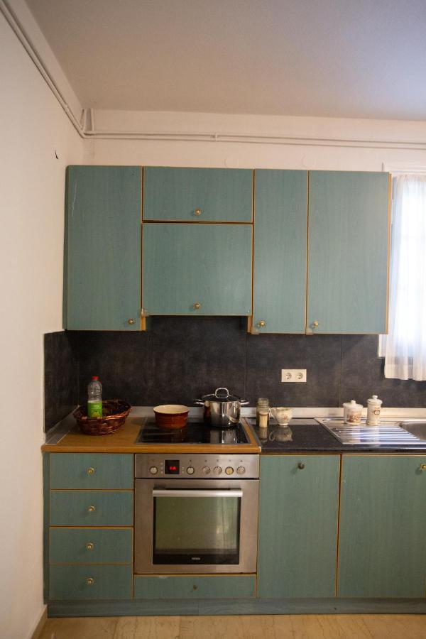 Traditional With Garden, Also For Gatherings ,15 Minutes From Airport * Thessaloniki