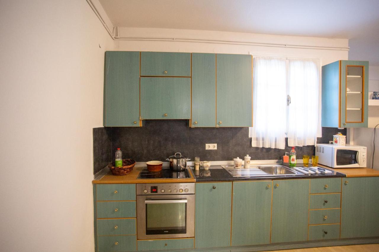 Traditional With Garden, Also For Gatherings ,15 Minutes From Airport Thessaloniki