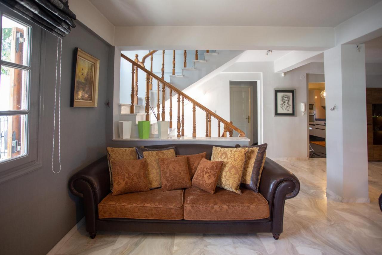 τraditional Fully Detached On A Luxurious Hillock Of With Its Own Garden Also For Family & Wedding Gatherings For 10 To 25 People Only 15 Minutes From Airport Villa *