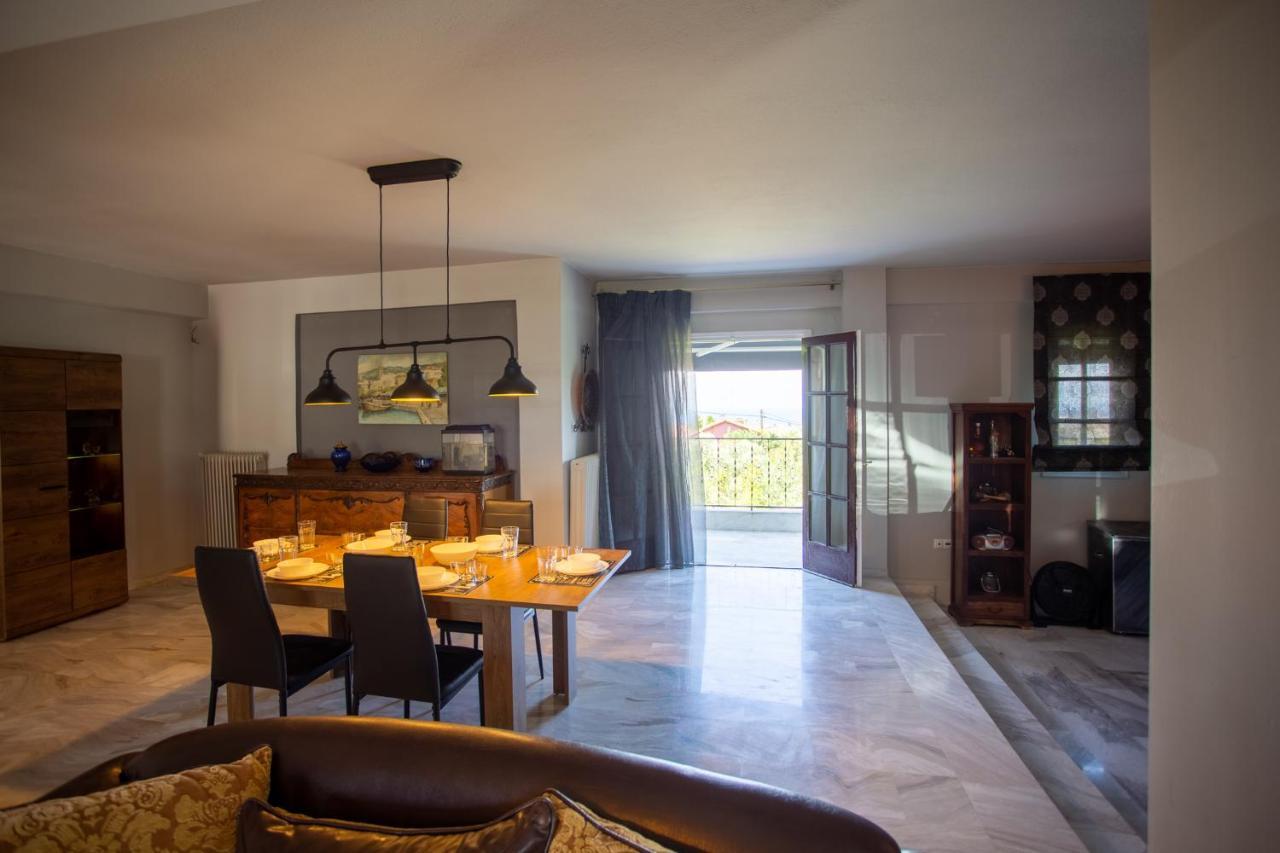 Villa τraditional Fully Detached On A Luxurious Hillock Of With Its Own Garden Also For Family & Wedding Gatherings For 10 To 25 People Only 15 Minutes From Airport *