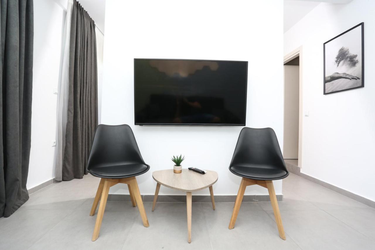 Downtown Seaside Apartment