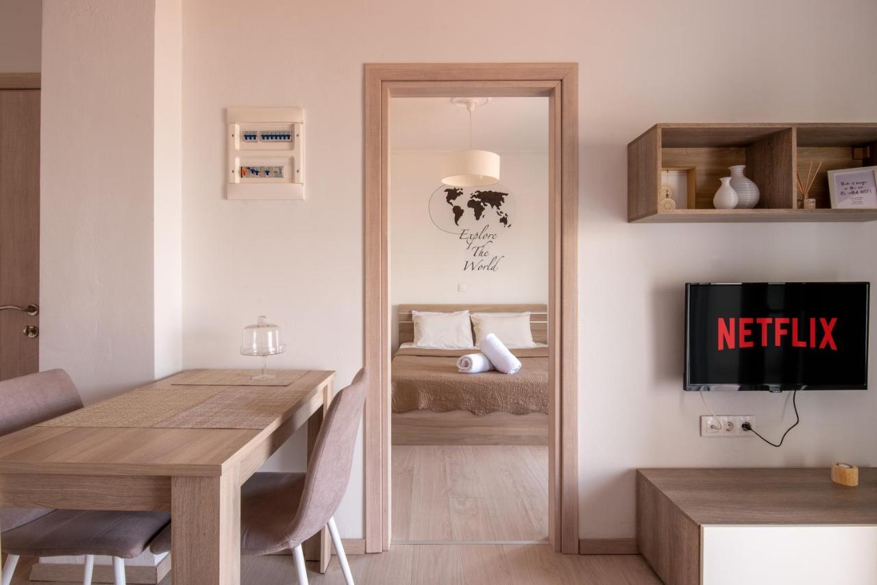 Minimalist W/ View Apartment *