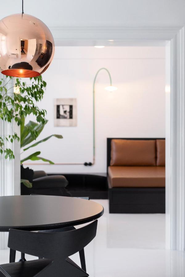 Trilogy Black Apartment *