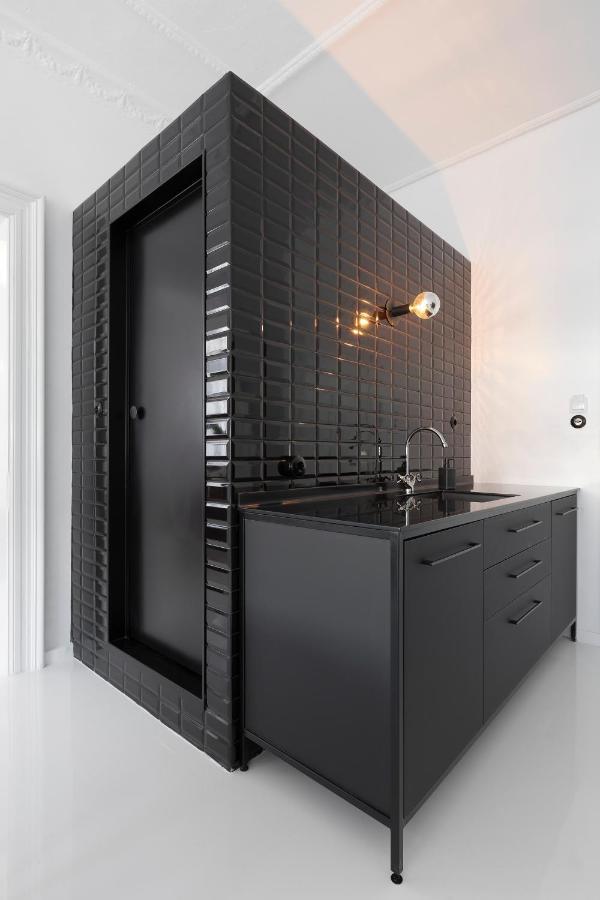 Apartment Trilogy Black *
