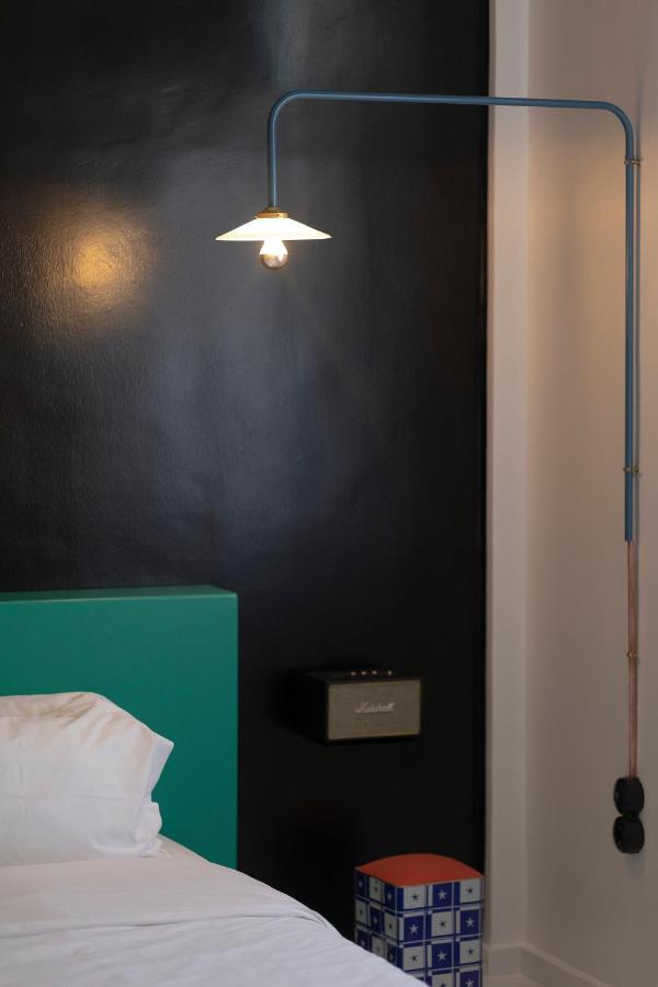 Trilogy Black Apartment *