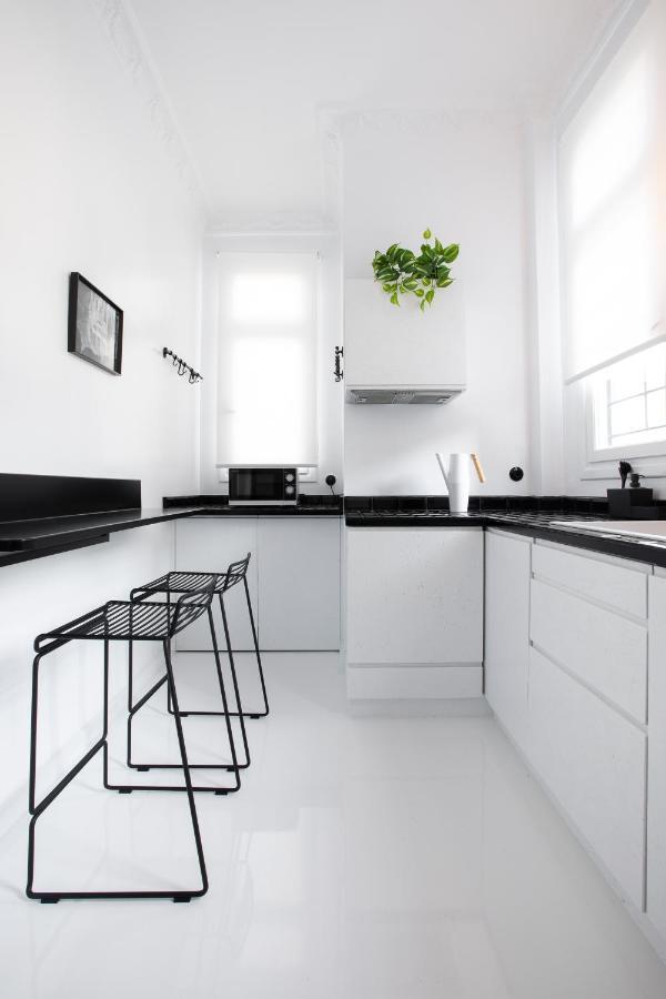 Apartment Trilogy Black