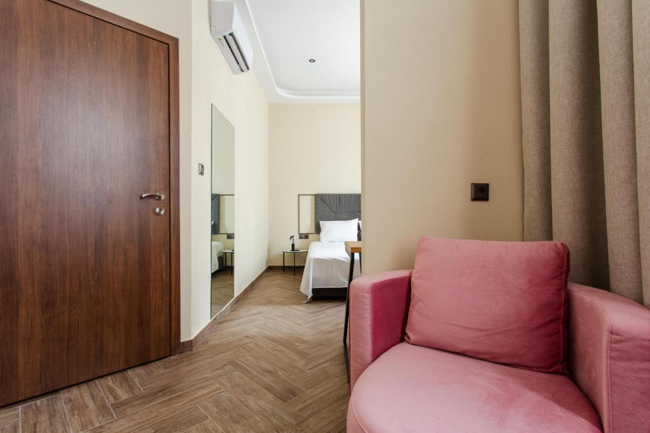 Leone Apartment