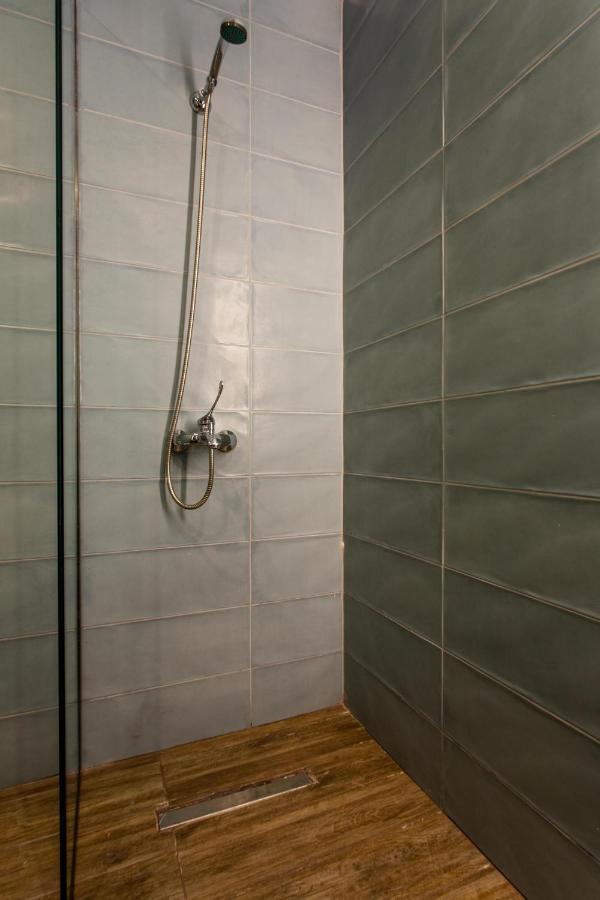 Leone Apartment