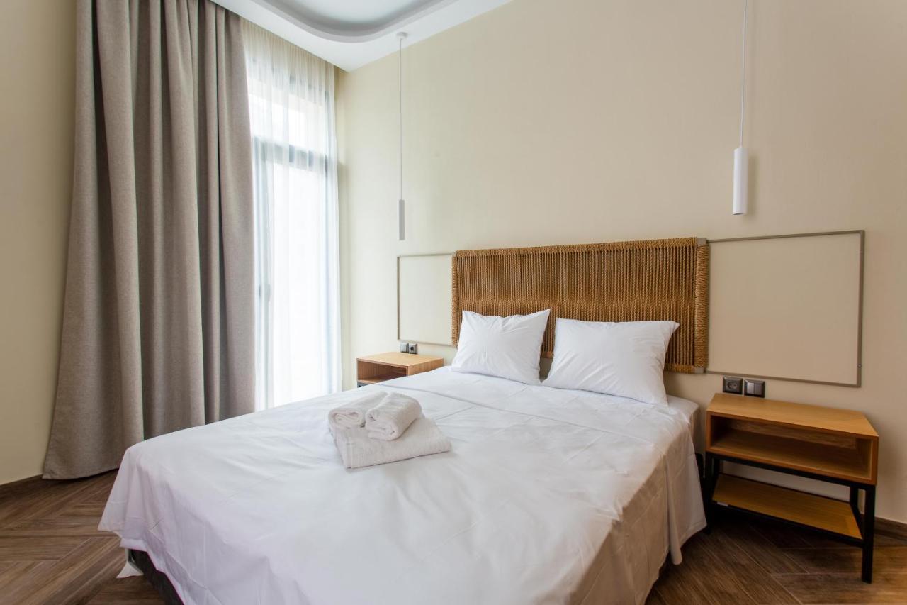 Leone Apartment *