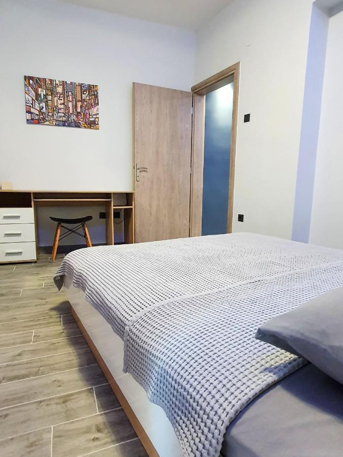 Athonos Apartment *