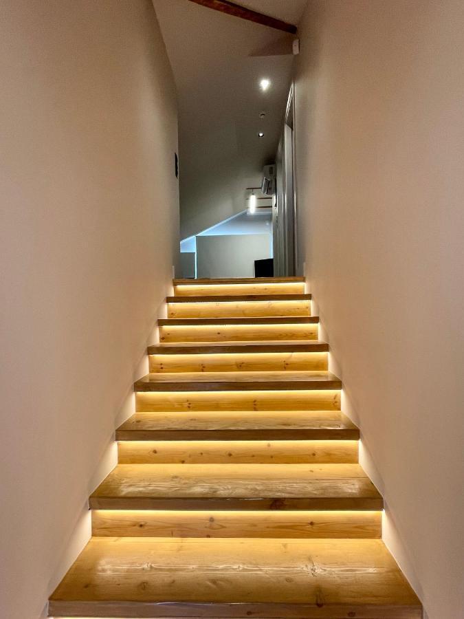 Agora Lx & *