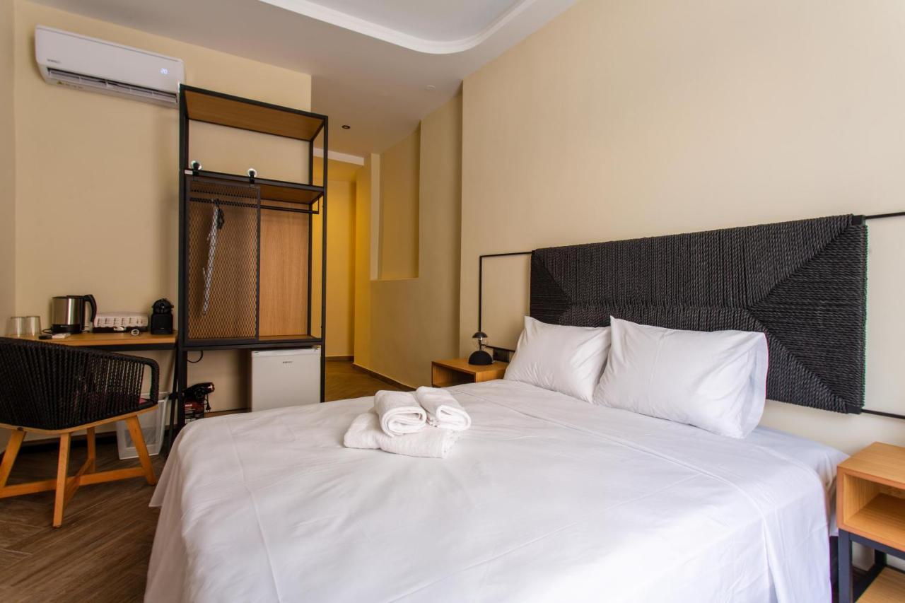 Leone Apartment