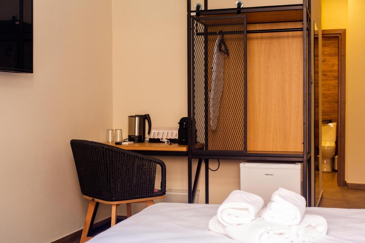 Leone Apartment