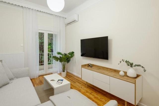 Aristotelous 3bdrm Family Apartment *