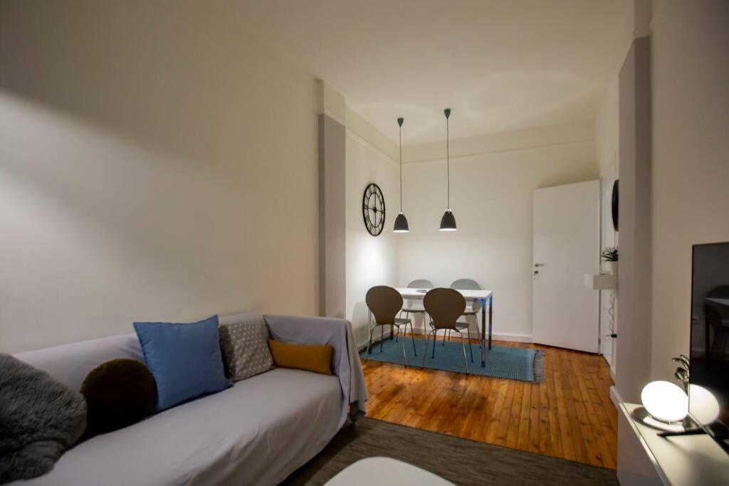 Apartment Minimal Chic In
