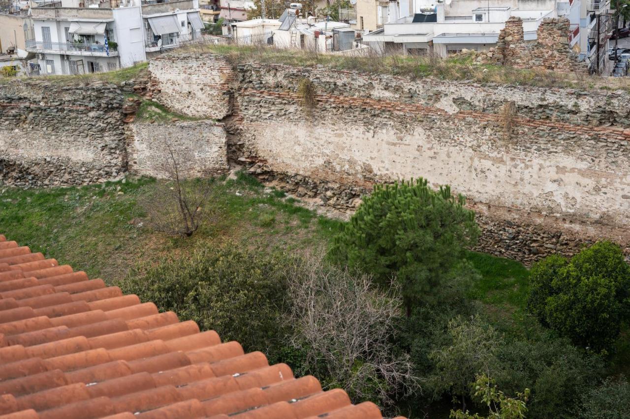 West Walls Selanik