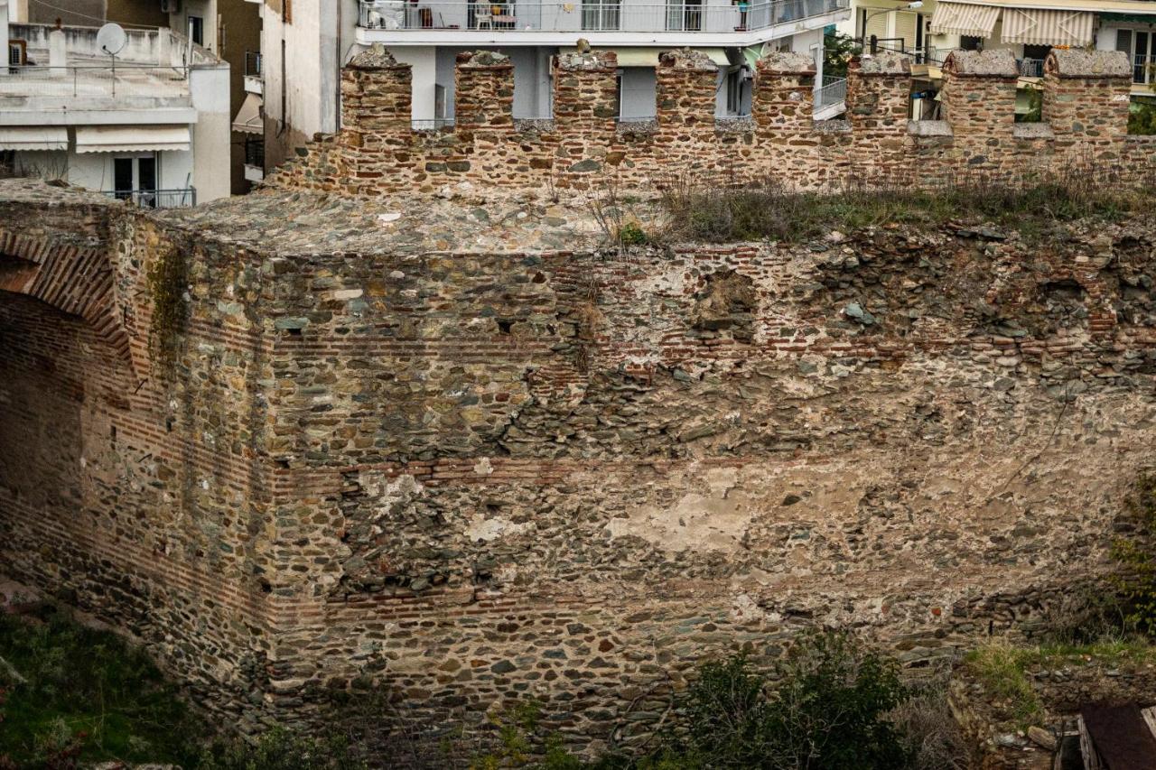 Daire West Walls *