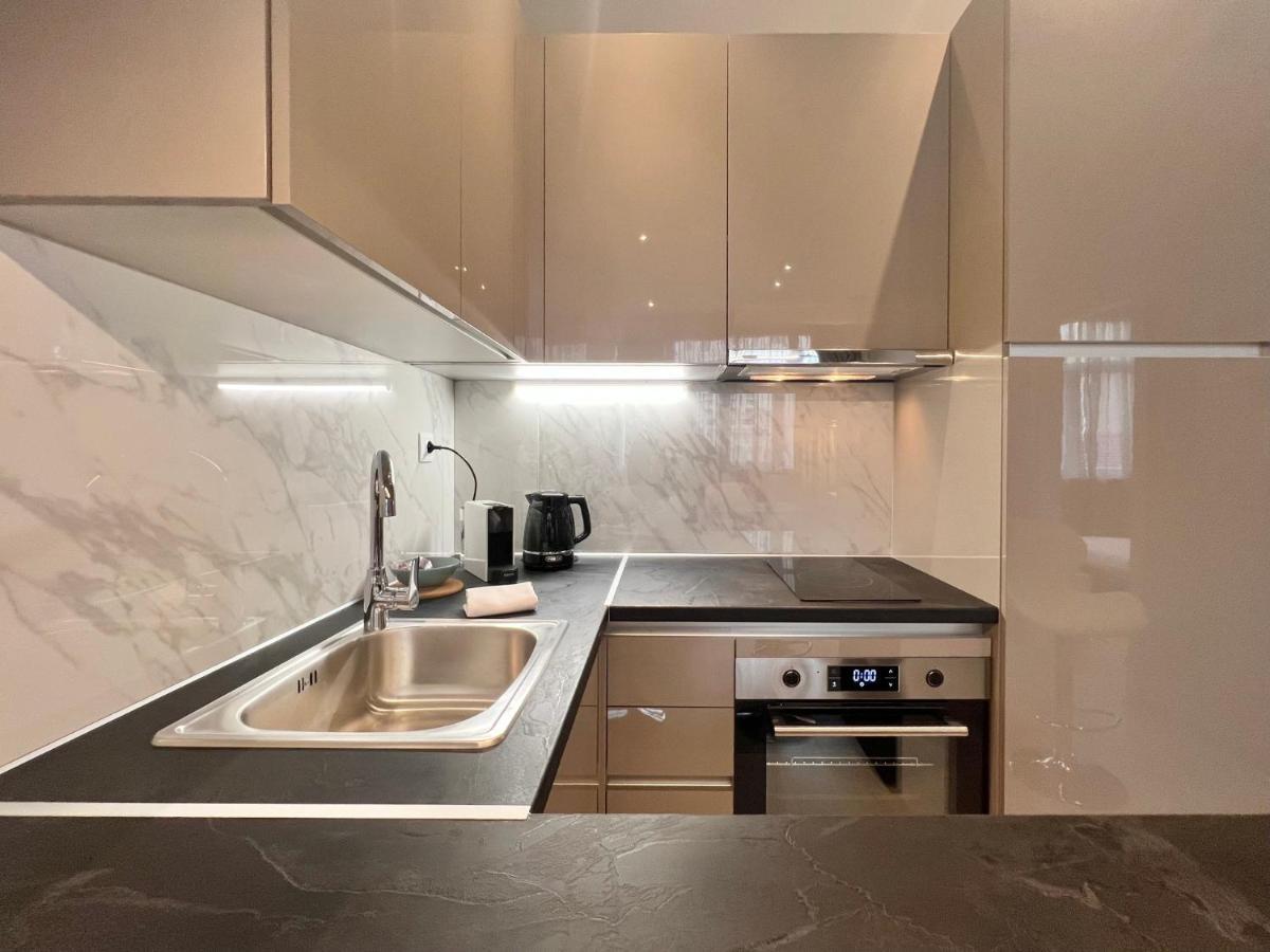 Aura F24 By Halu! - Vibrant Neighbourhood Apartment *