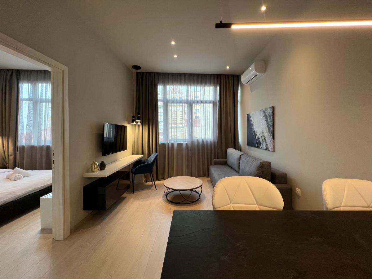 Aura F24 By Halu! - Vibrant Neighbourhood Apartment *