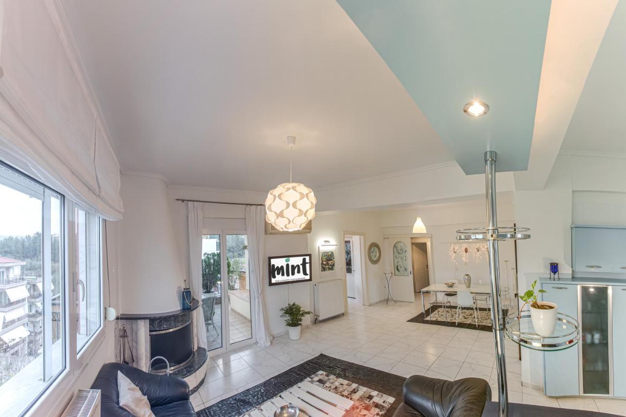 Căn hộ Two Bedroom Bright With Amazing Veranda