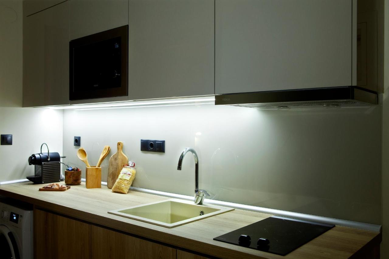 Designer Close To The Center + Free Parking Apartment *