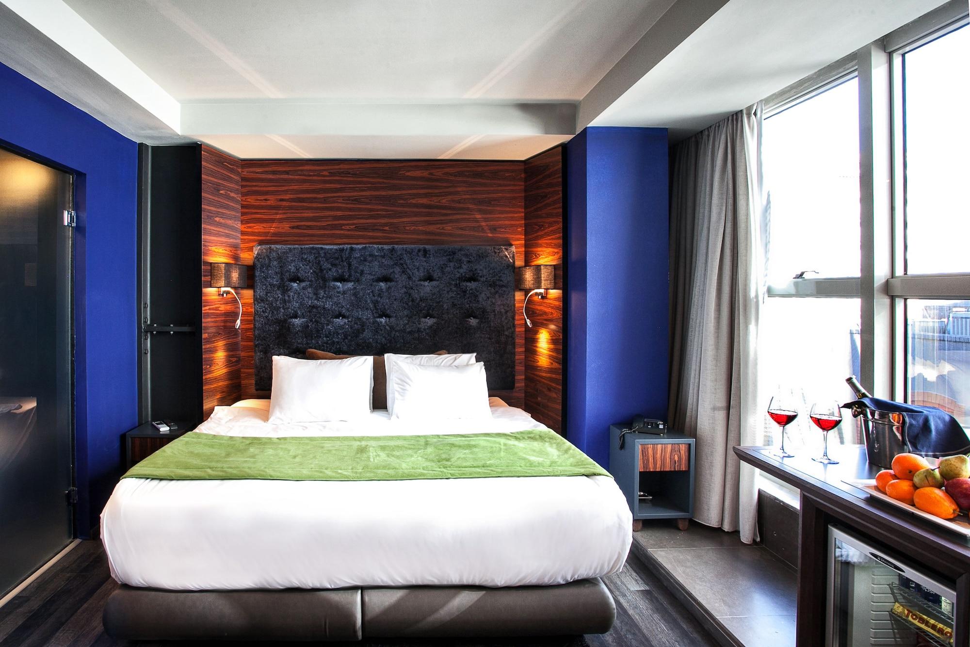 Diamond Suites, Philian And *