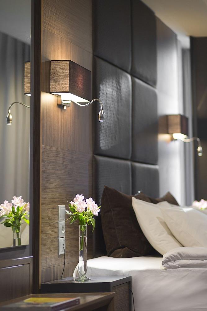 Diamond Suites, Philian And